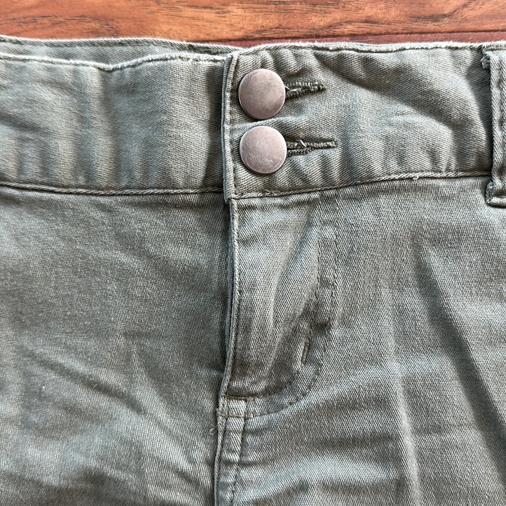 So Wear It Declare It green Shorts - Picture 3 of 8